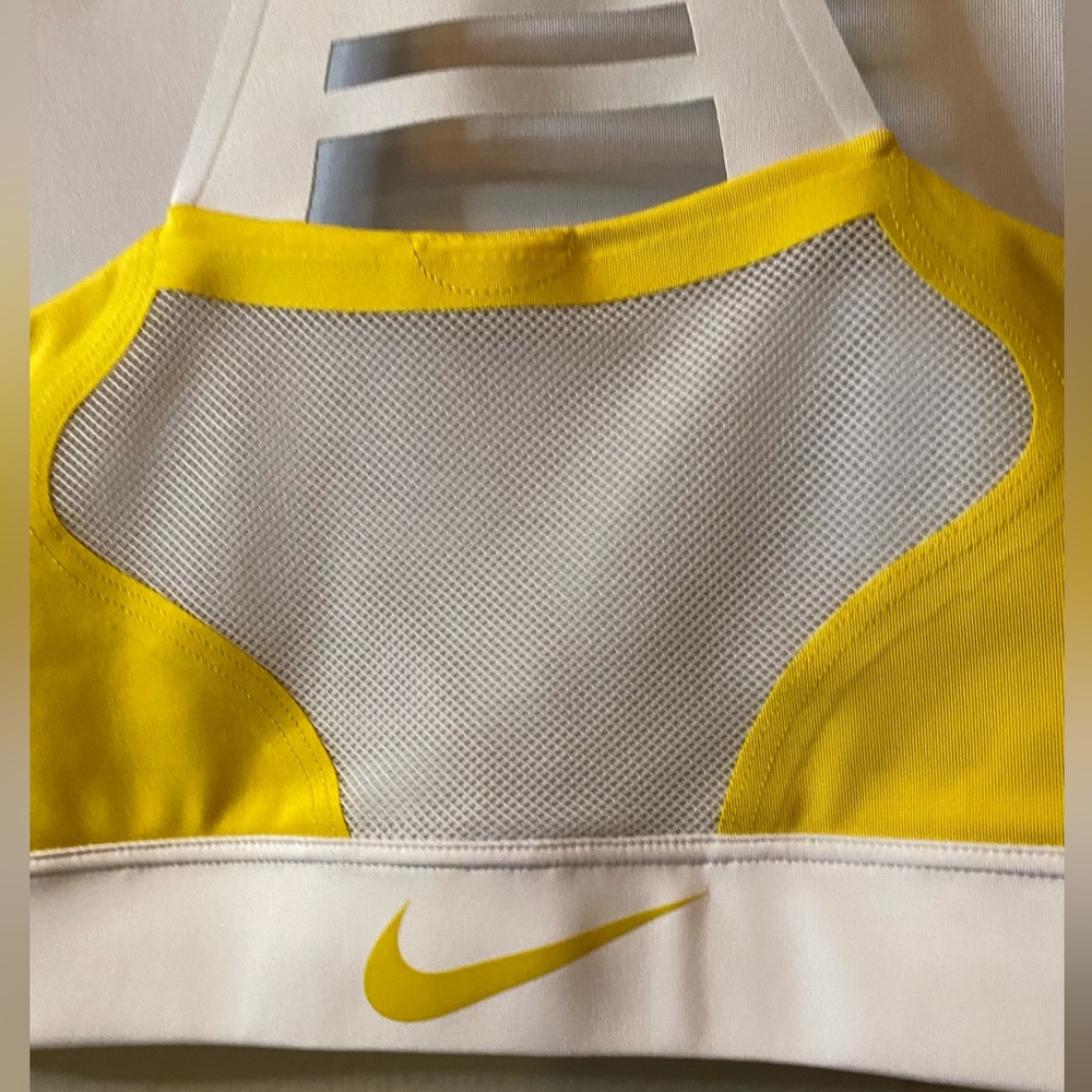 Nike AIR MAX Dri-FIT Swoosh Women's Cutout Sports Bra DM0631-012 Size SMALL - Picture 8 of 9